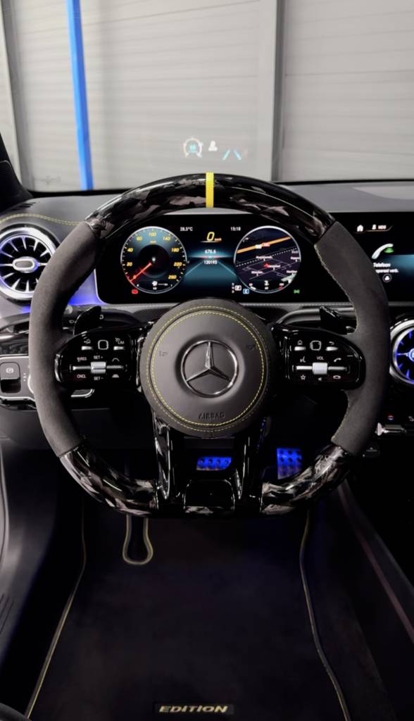 Custom stuurwiel voor Mercedes met carbon