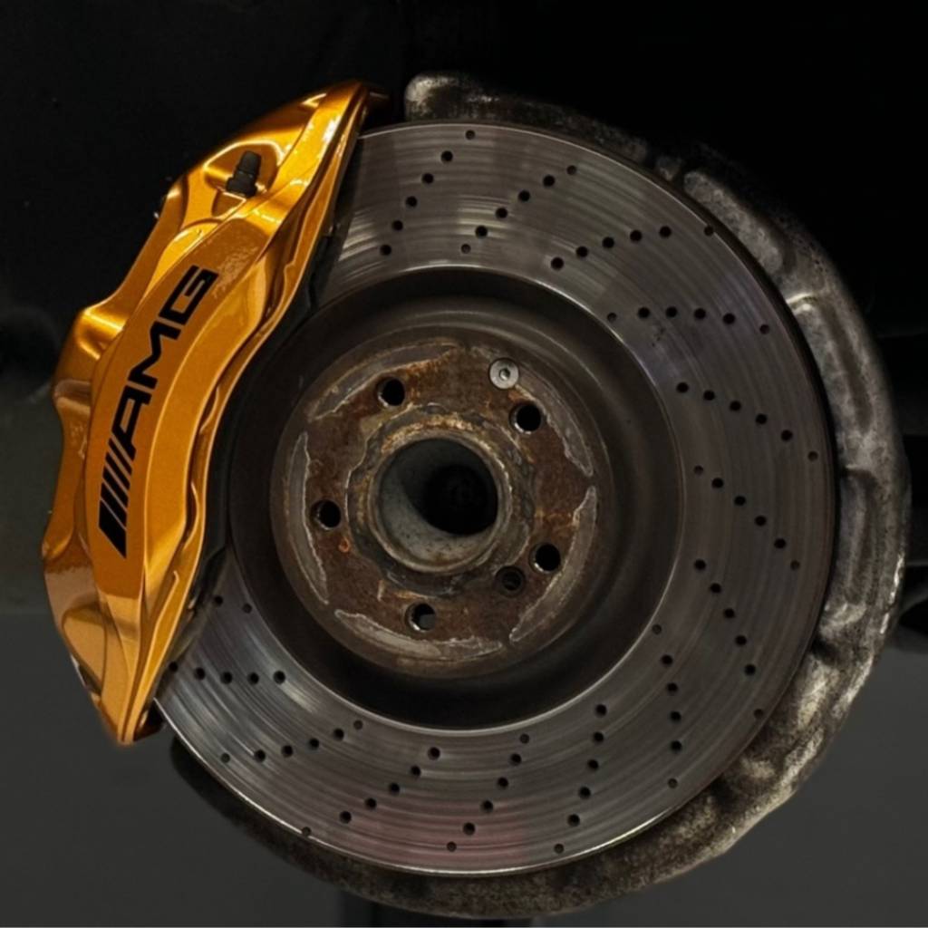 Mercedes AMG remklauwen geverfd